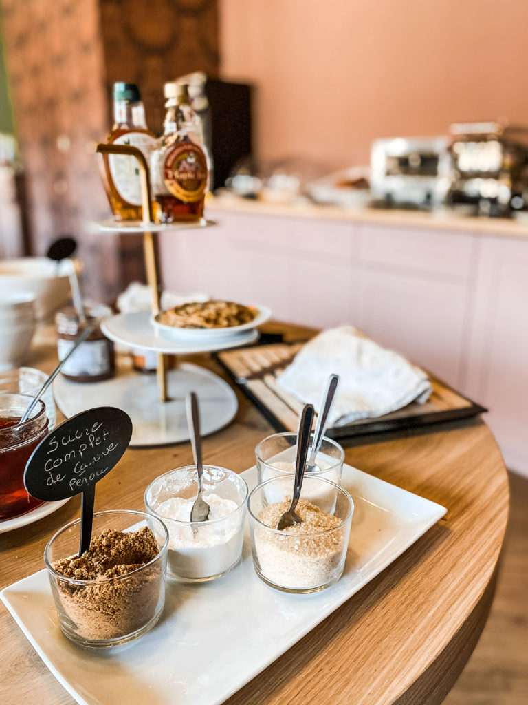 petit-dejeuner-grand-hotel-dauphine-toulon-hotel-piscine-3-etoiles