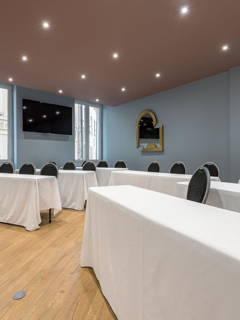 seminaire-evenements-entreprise-hotel-3-etoiles-toulon-piscine-2