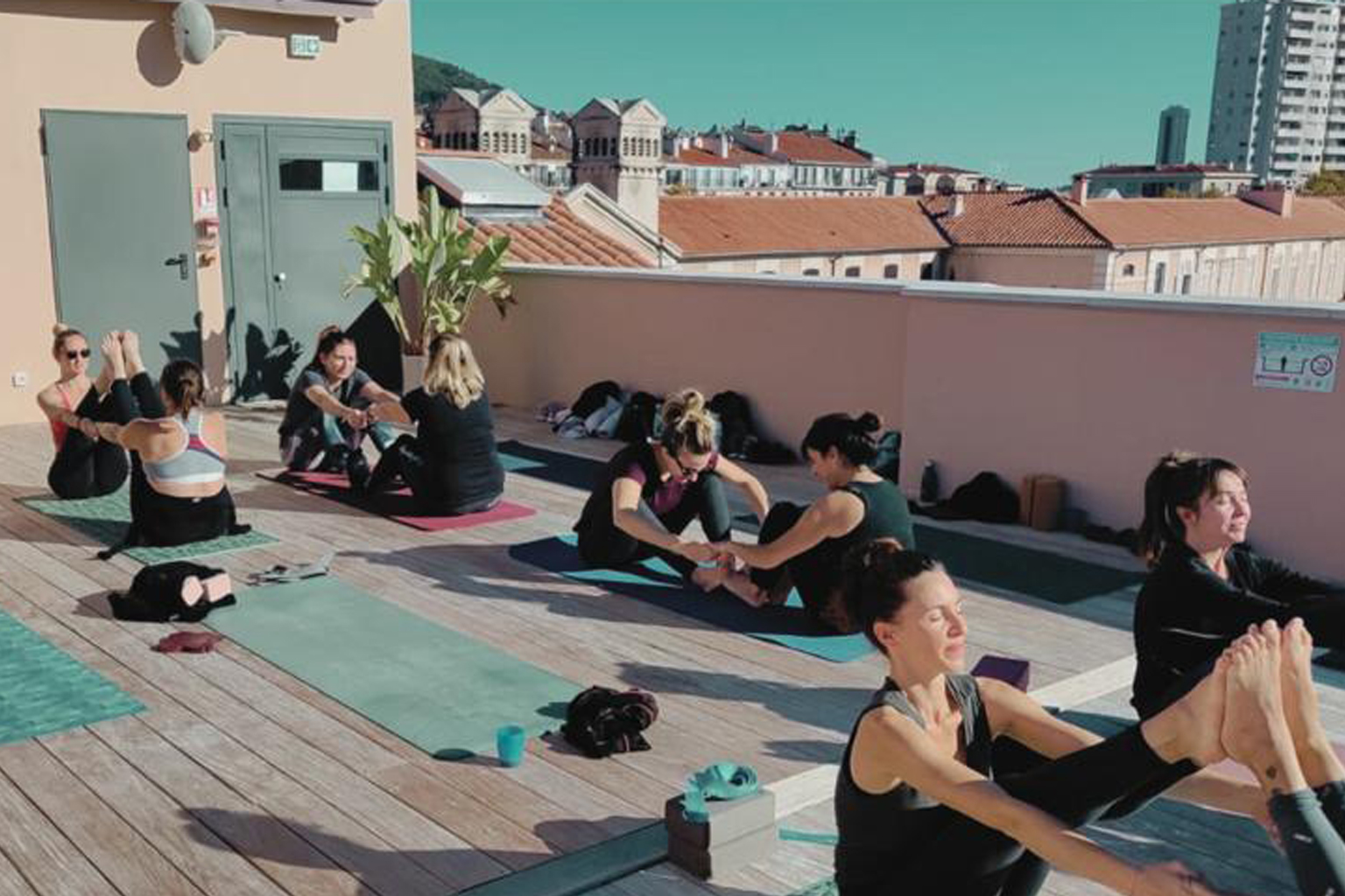 yoga-brunch-rooftop-grand-hotel-dauphine-toulon