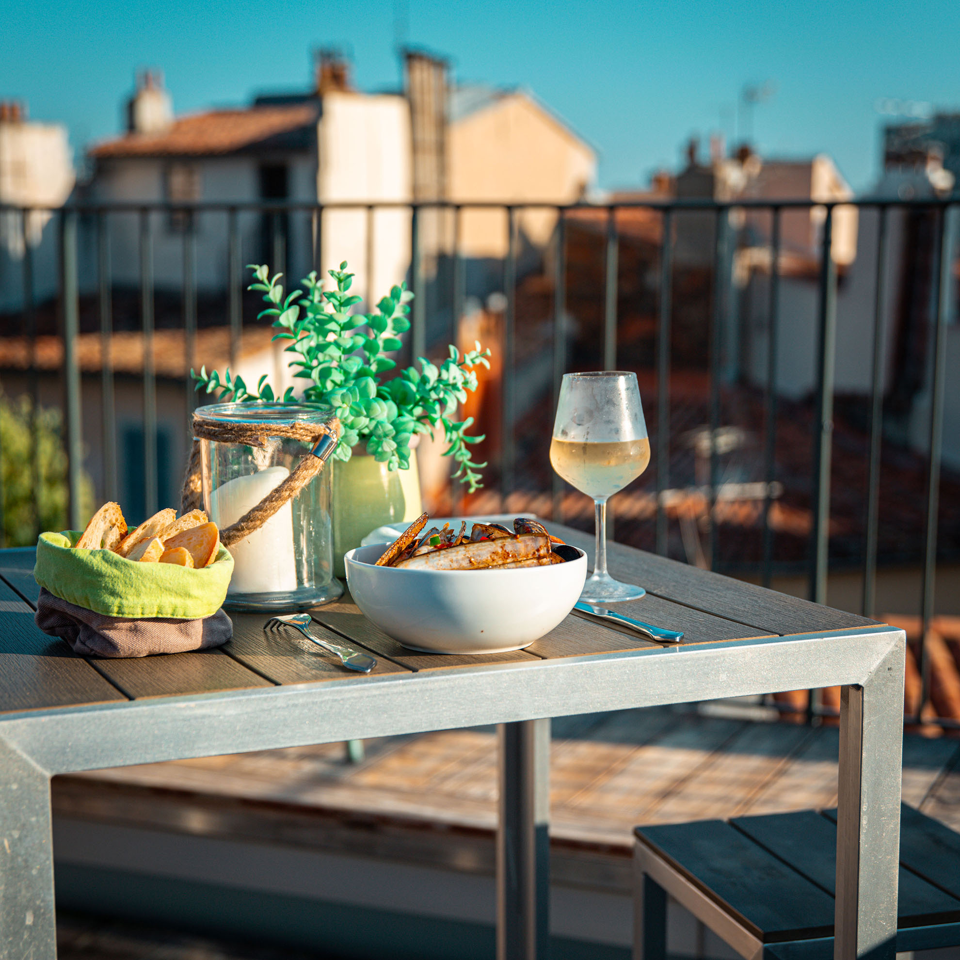 soirees-d-aout-a-toulon-bar-rooftop-grand-hotel-dauphine-1